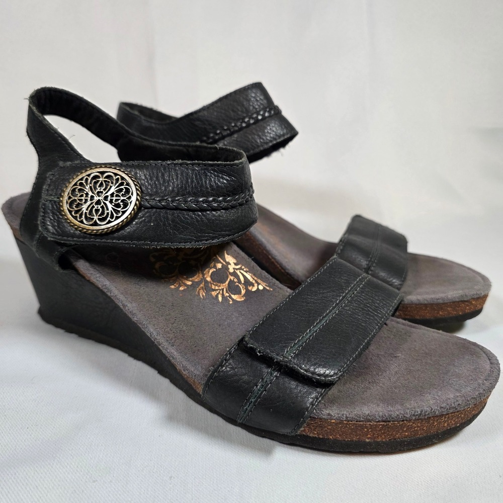 Aetrex Arielle Womens 10 Black Leather Wedge Sandals Medallion Adjustable Straps